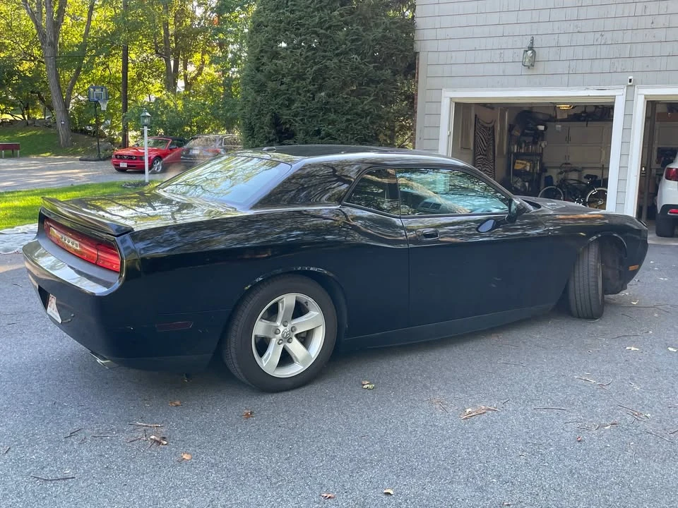 2010 Dodge Challenger 3rd Gen - Image 4 of 7