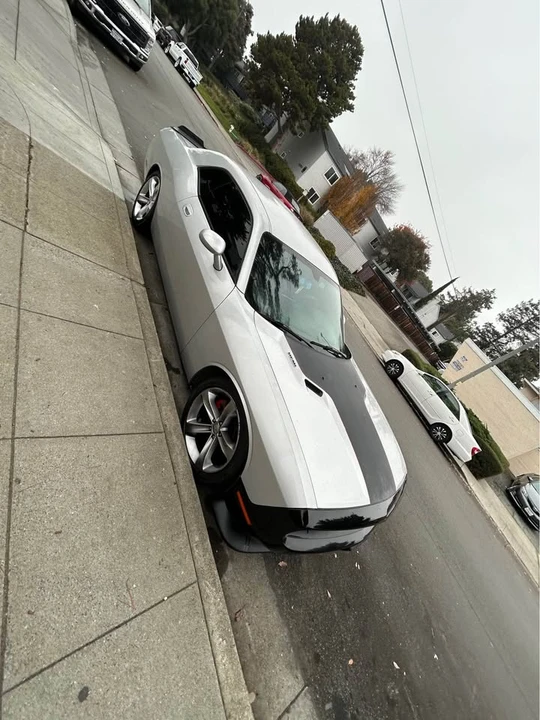 2010 Dodge Challenger 3rd Gen - Image 4 of 7