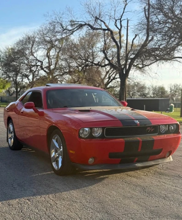 2010 Dodge Challenger 3rd Gen - Image 2 of 5