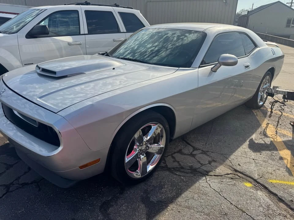 2010 Dodge Challenger 3rd Gen - Image 2 of 7