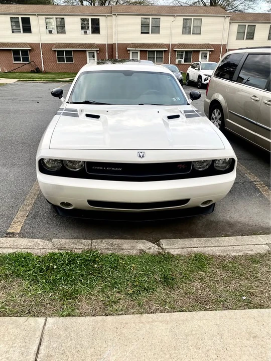 2010 Dodge Challenger 3rd Gen - Image 2 of 5
