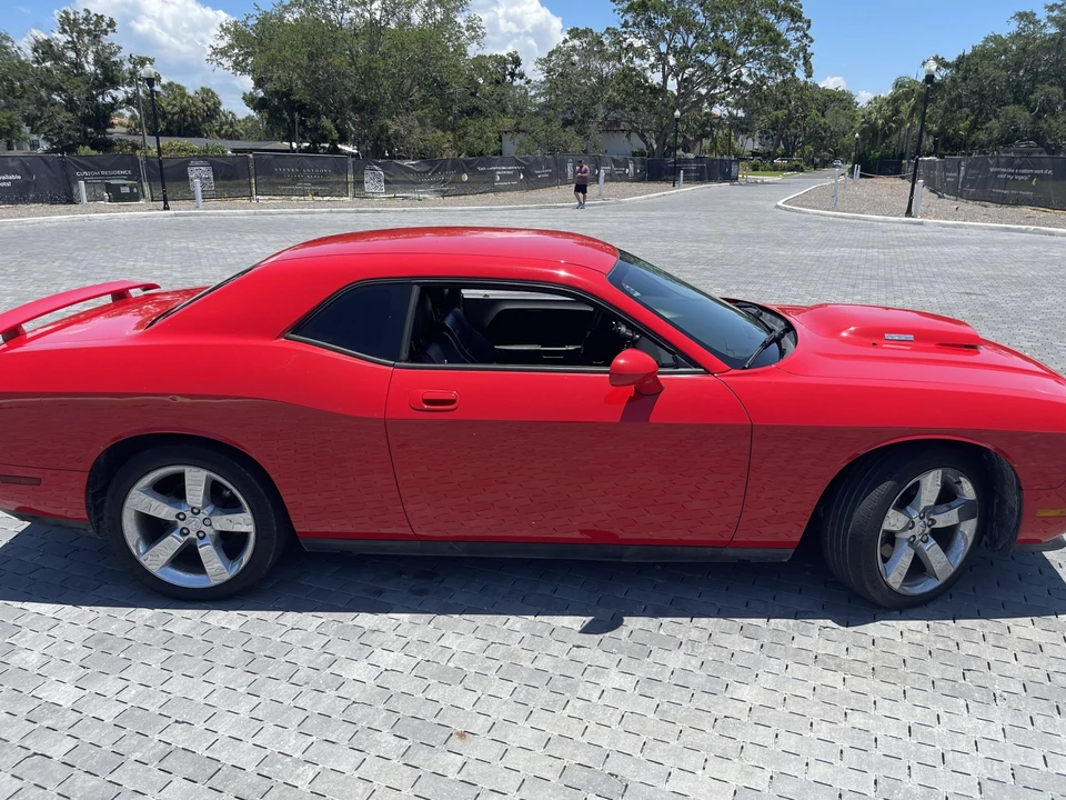 2010 Dodge Challenger 3rd Gen - Image 14 of 31