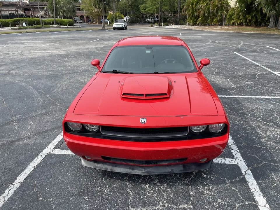 2010 Dodge Challenger 3rd Gen - Image 7 of 31