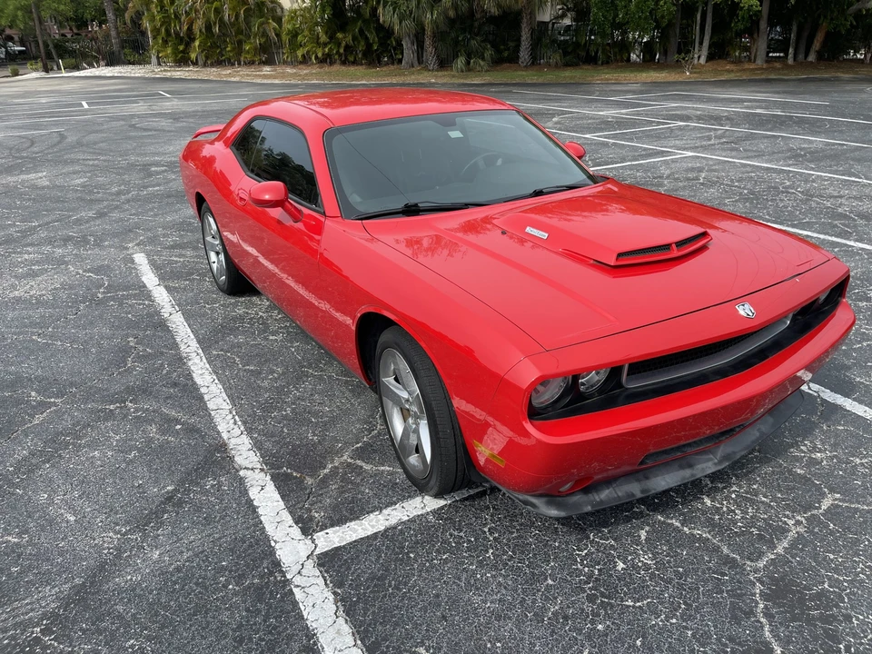 2010 Dodge Challenger 3rd Gen - Image 6 of 31