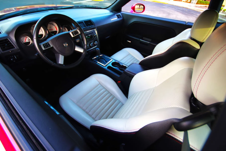 2010 Dodge Challenger 3rd Gen - Image 16 of 25