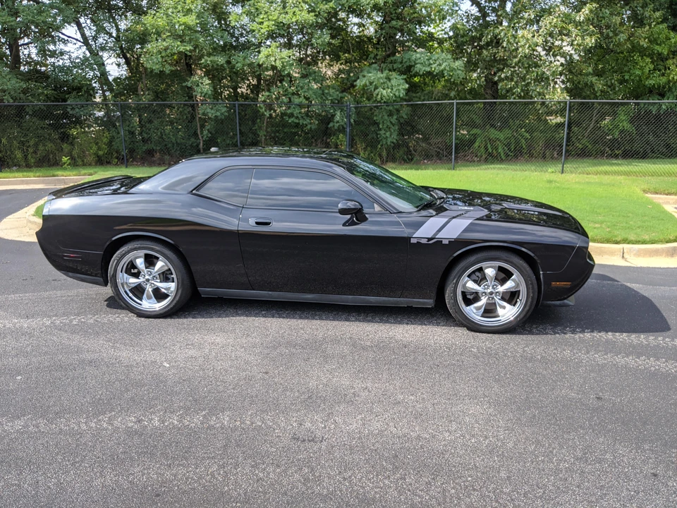 2010 Dodge Challenger 3rd Gen - Image 13 of 14