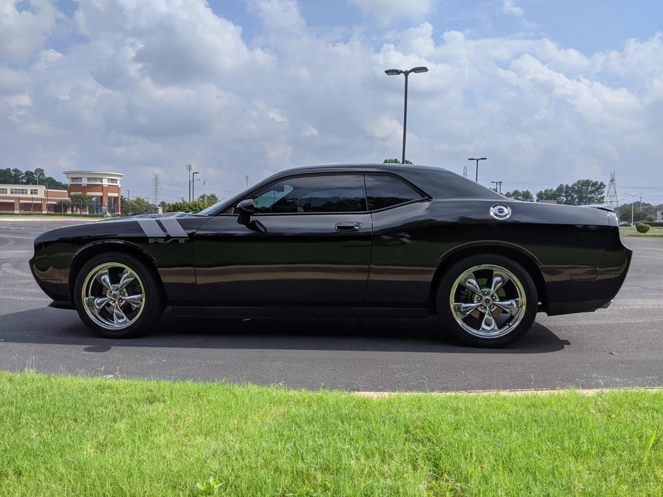 2010 Dodge Challenger 3rd Gen - Image 9 of 14