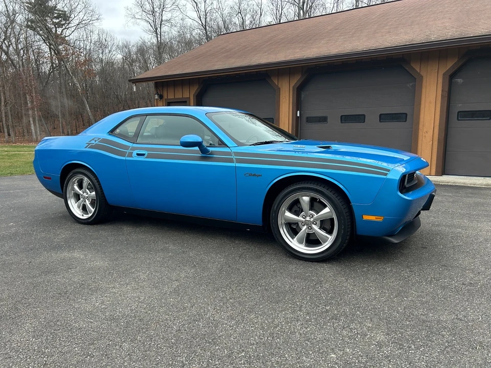 2010 Dodge Challenger 3rd Gen - Image 5 of 21