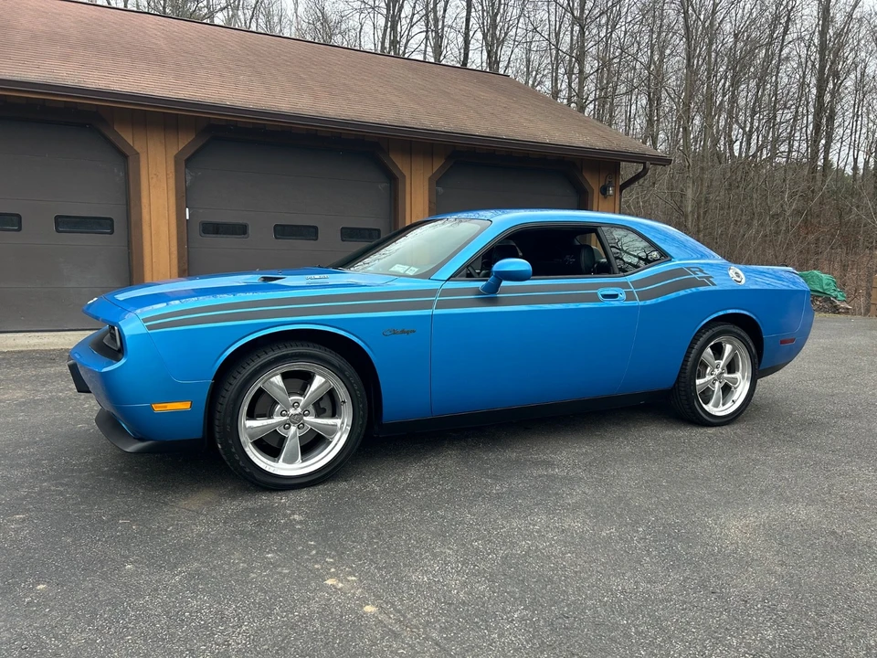2010 Dodge Challenger 3rd Gen - Image 2 of 21