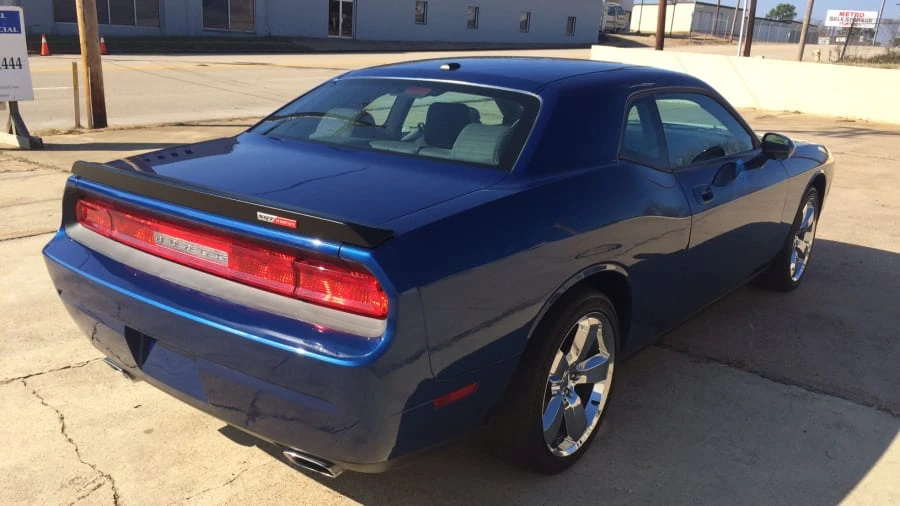 2010 Dodge Challenger 3rd Gen - Image 9 of 12