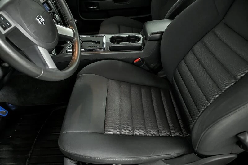 2010 Dodge Challenger 3rd Gen - Image 15 of 27