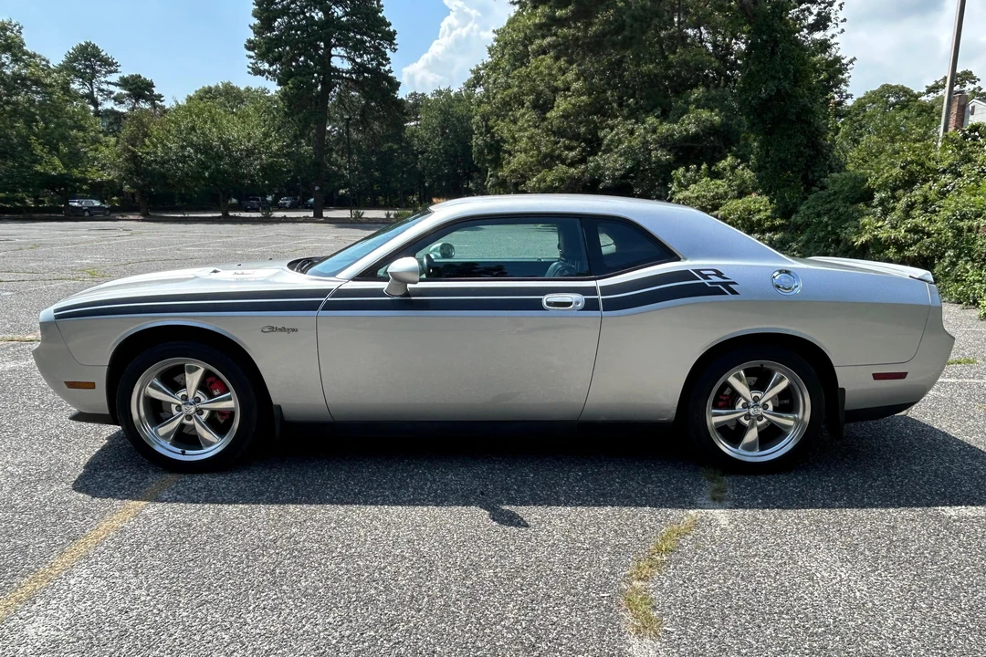 2010 Dodge Challenger 3rd Gen - Image 3 of 31