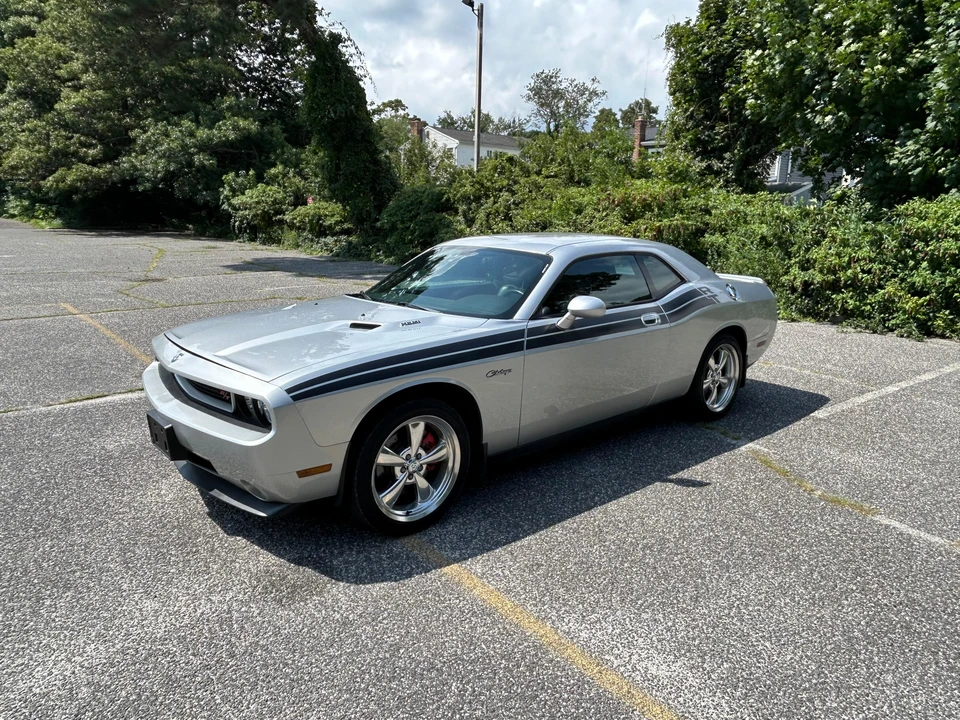 2010 Dodge Challenger 3rd Gen - Image 9 of 31