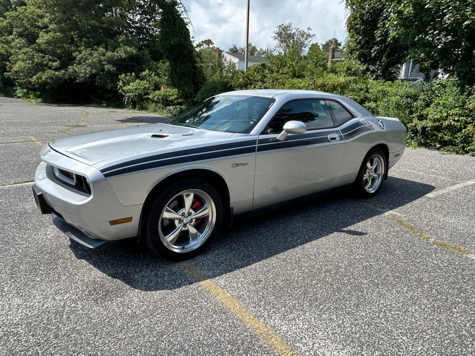 2010 Dodge Challenger 3rd Gen - Image 11 of 31