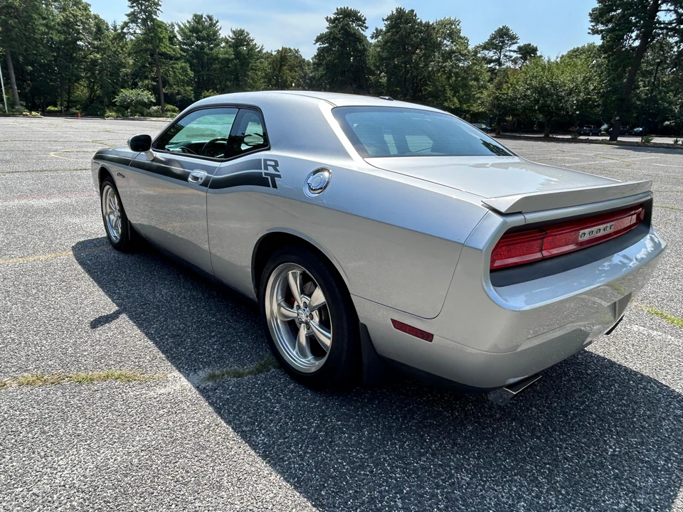 2010 Dodge Challenger 3rd Gen - Image 15 of 31