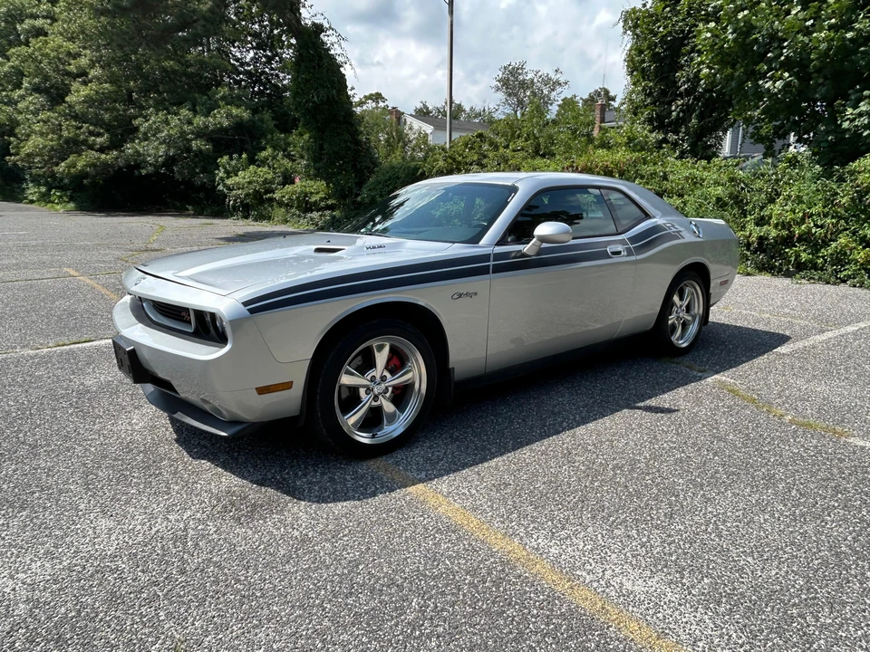 2010 Dodge Challenger 3rd Gen - Image 10 of 31