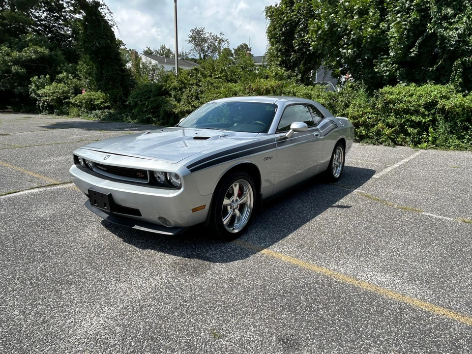2010 Dodge Challenger 3rd Gen - Image 8 of 31