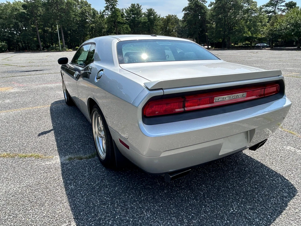 2010 Dodge Challenger 3rd Gen - Image 16 of 31