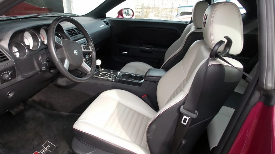 2010 Dodge Challenger 3rd Gen - Image 3 of 8