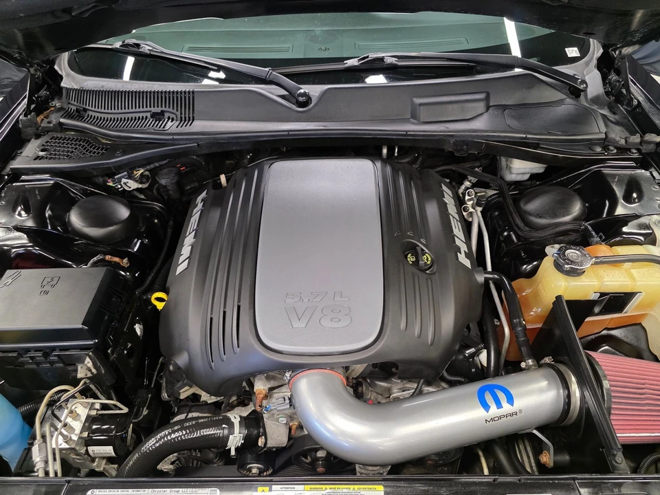 2010 Dodge Challenger 3rd Gen - Image 16 of 31