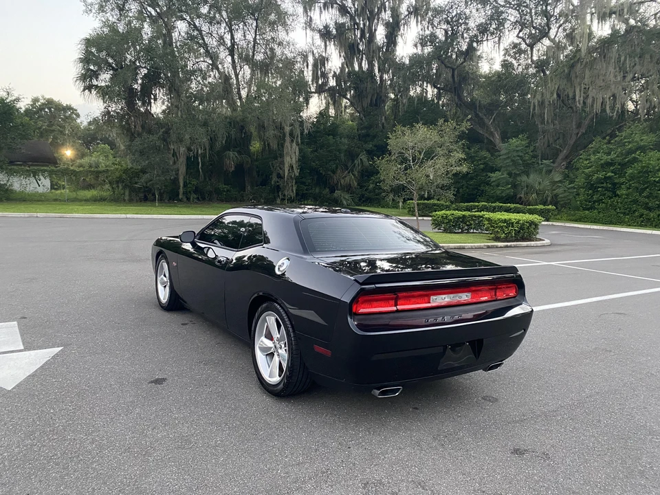 2010 Dodge Challenger 3rd Gen - Image 19 of 31