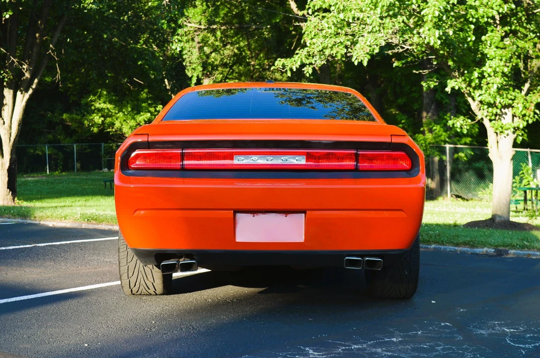 2010 Dodge Challenger 3rd Gen - Image 15 of 31