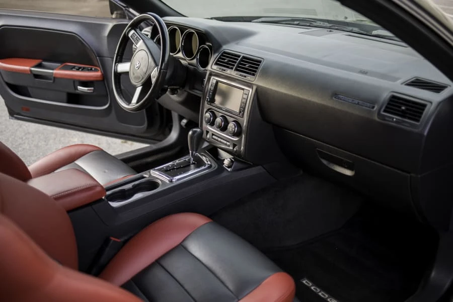 2010 Dodge Challenger 3rd Gen - Image 5 of 12