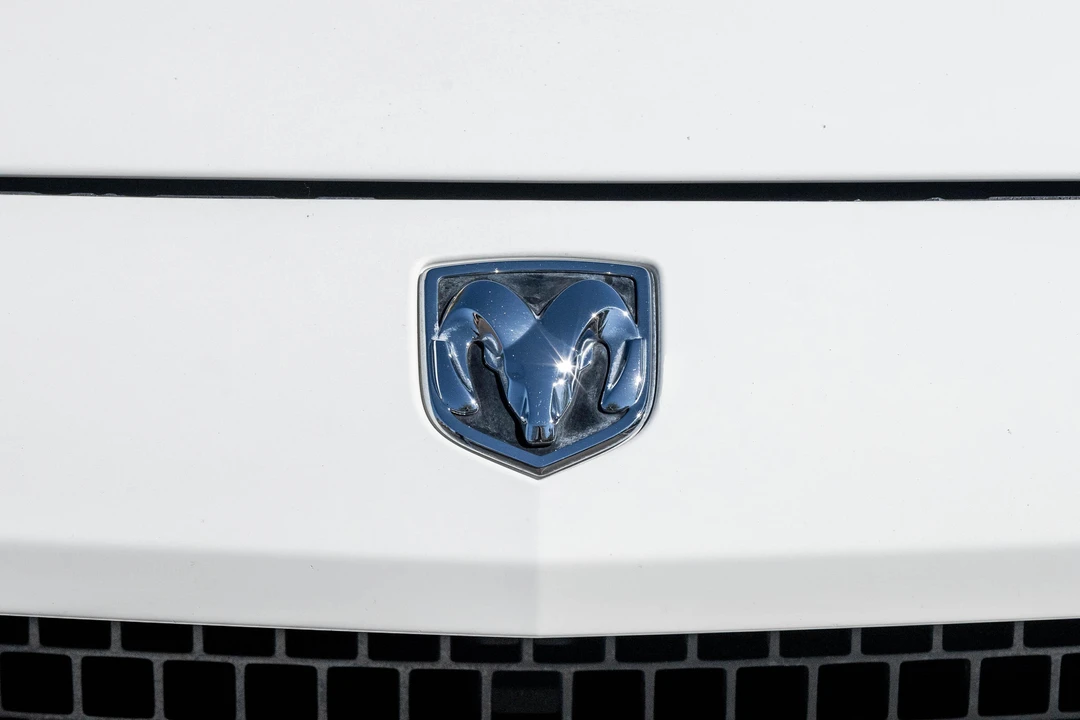 2010 Dodge Challenger 3rd Gen - Image 25 of 31