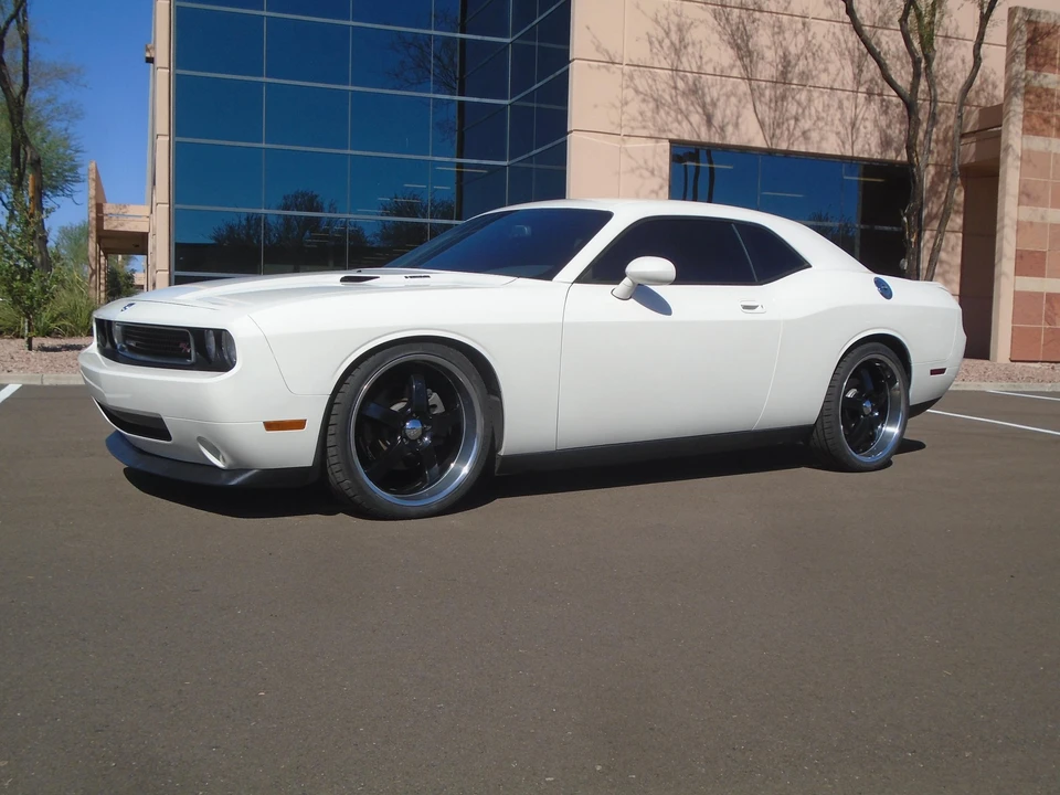 2010 Dodge Challenger 3rd Gen - Image 9 of 31
