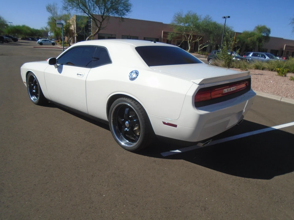 2010 Dodge Challenger 3rd Gen - Image 13 of 31