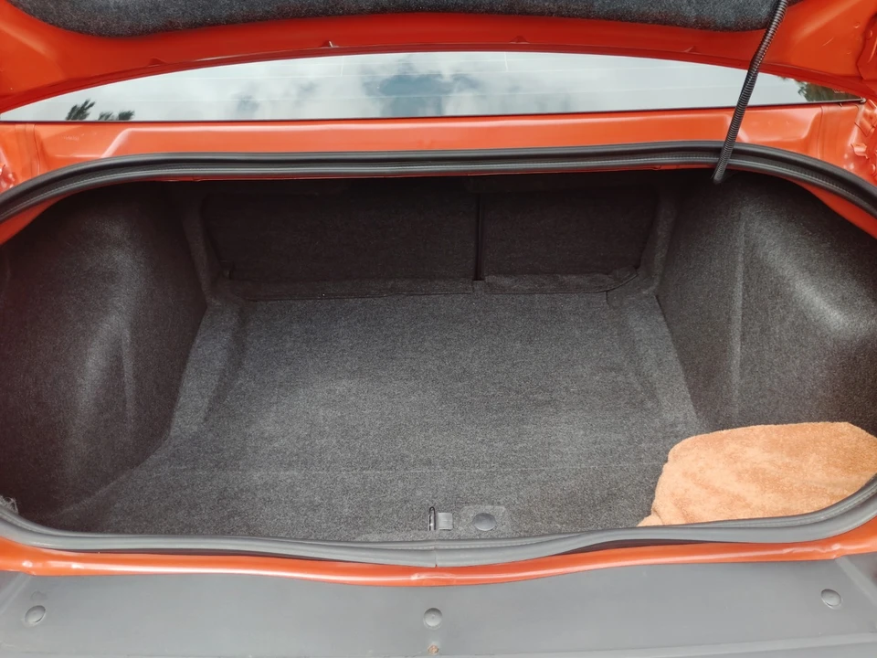 2010 Dodge Challenger 3rd Gen - Image 19 of 23