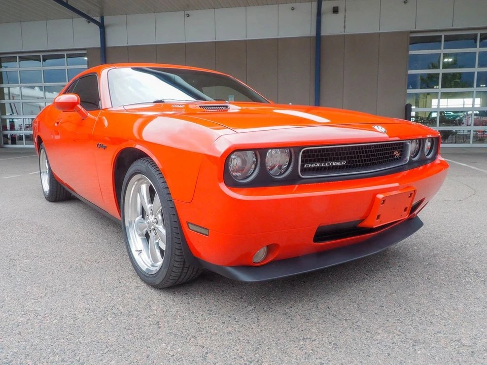 2010 Dodge Challenger 3rd Gen - Image 16 of 31