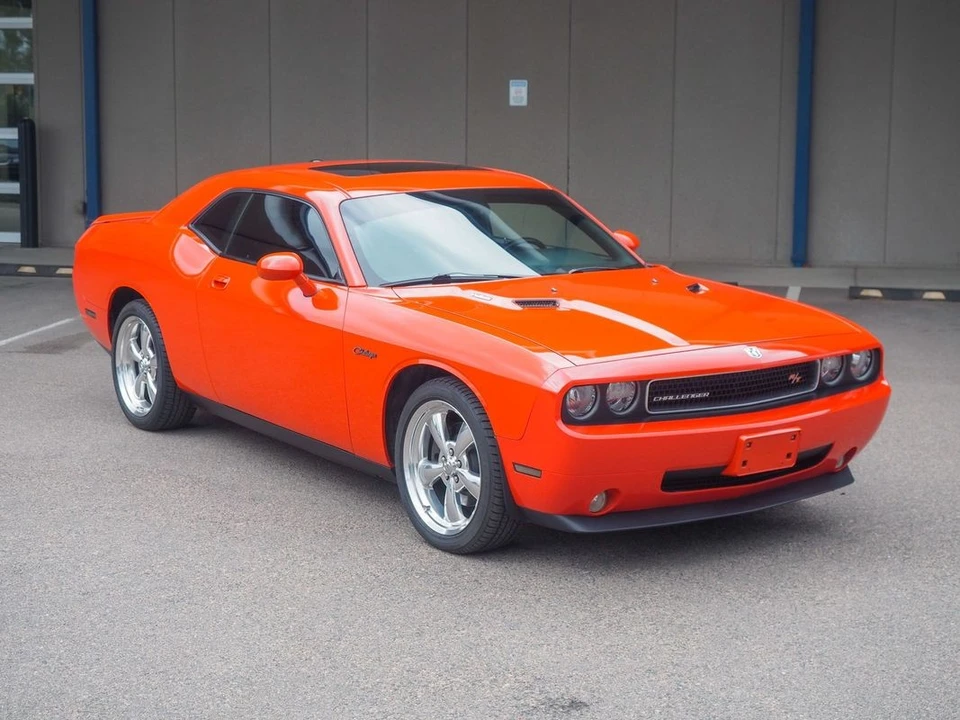 2010 Dodge Challenger 3rd Gen - Image 6 of 31