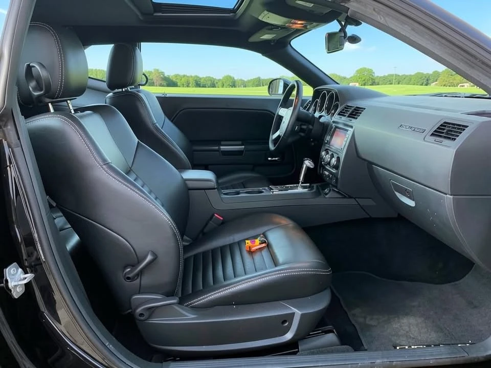 2010 Dodge Challenger 3rd Gen - Image 11 of 12