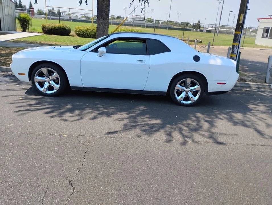 2010 Dodge Challenger 3rd Gen - Image 5 of 6