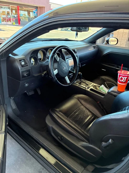 2010 Dodge Challenger 3rd Gen - Image 6 of 8