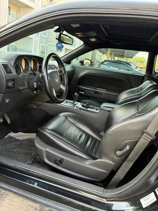 2010 Dodge Challenger 3rd Gen - Image 3 of 8