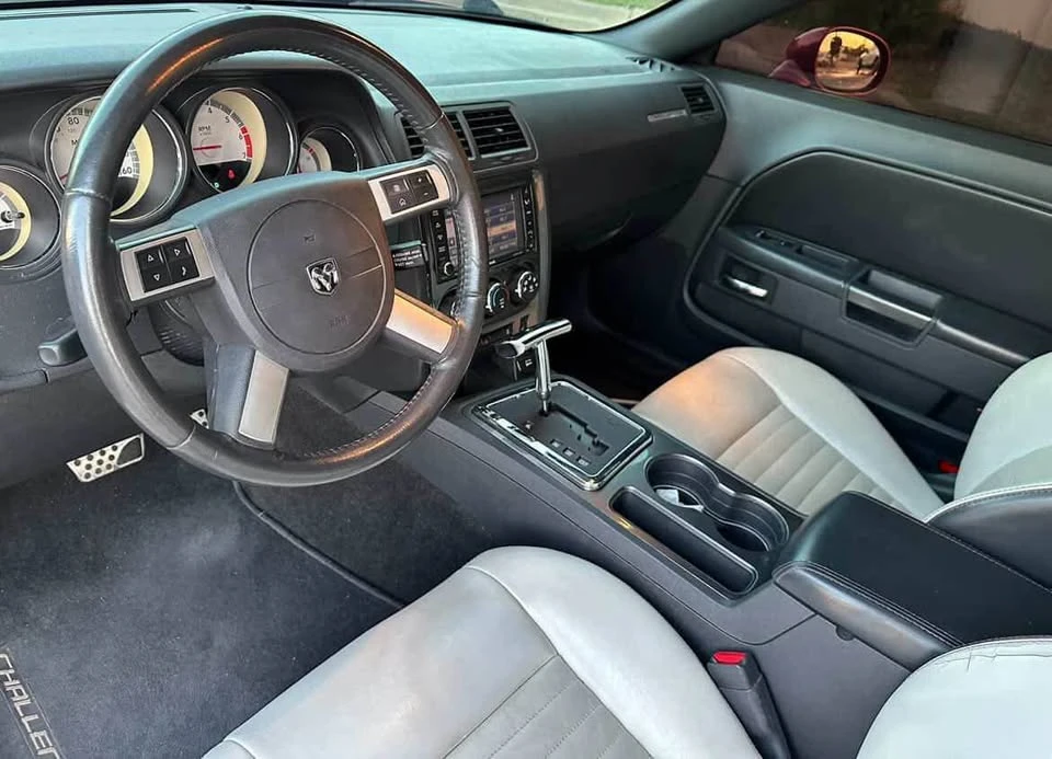 2010 Dodge Challenger 3rd Gen - Image 14 of 20