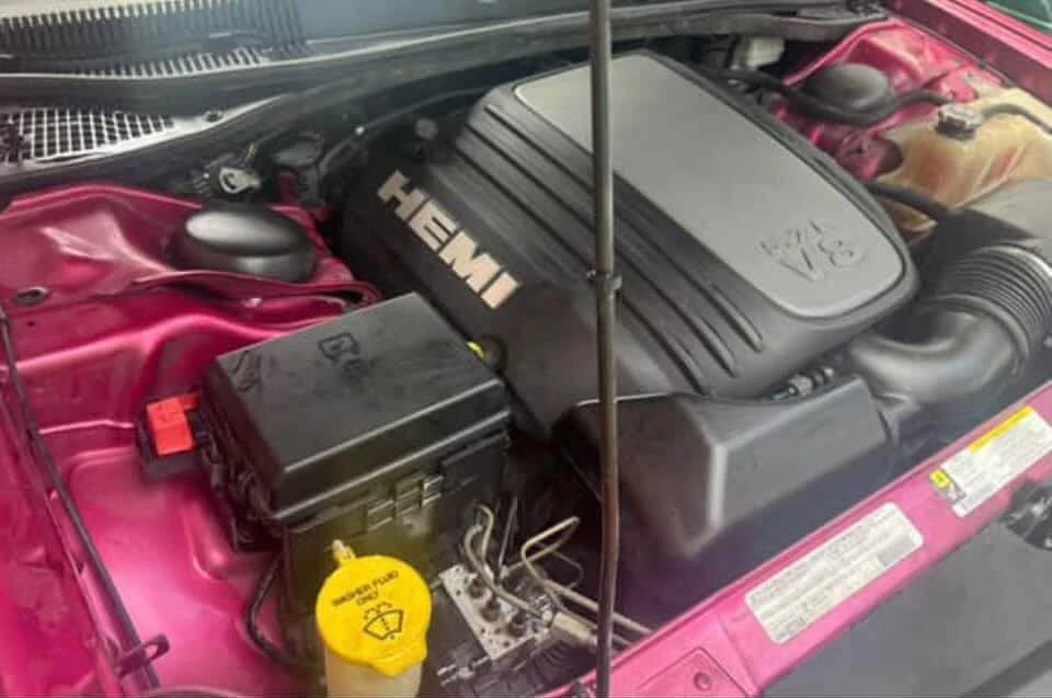 2010 Dodge Challenger 3rd Gen - Image 19 of 20