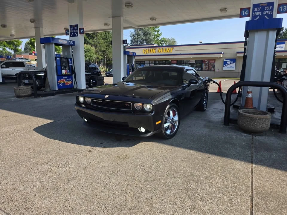 2010 Dodge Challenger 3rd Gen - Image 2 of 16