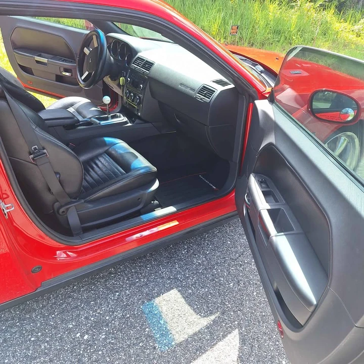 2010 Dodge Challenger 3rd Gen - Image 7 of 11