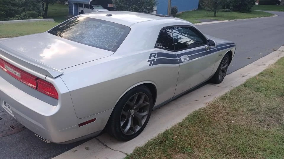 2010 Dodge Challenger 3rd Gen - Image 8 of 19