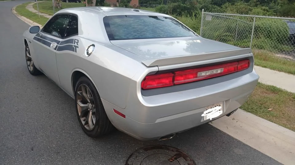 2010 Dodge Challenger 3rd Gen - Image 7 of 19