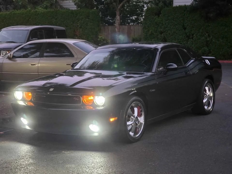 2010 Dodge Challenger 3rd Gen - Image 7 of 16
