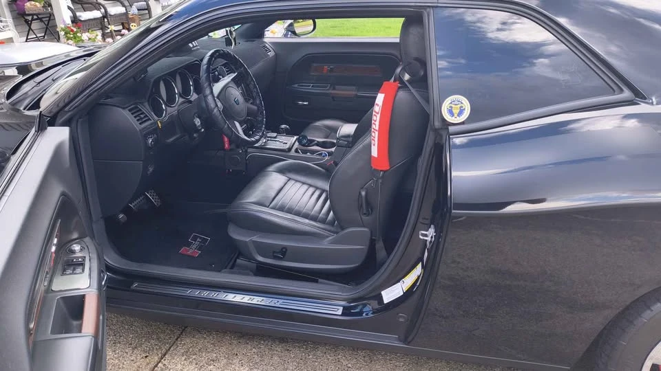 2010 Dodge Challenger 3rd Gen - Image 9 of 17