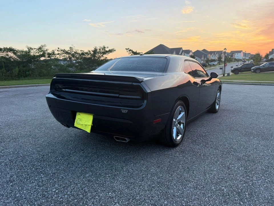 2010 Dodge Challenger 3rd Gen - Image 8 of 10