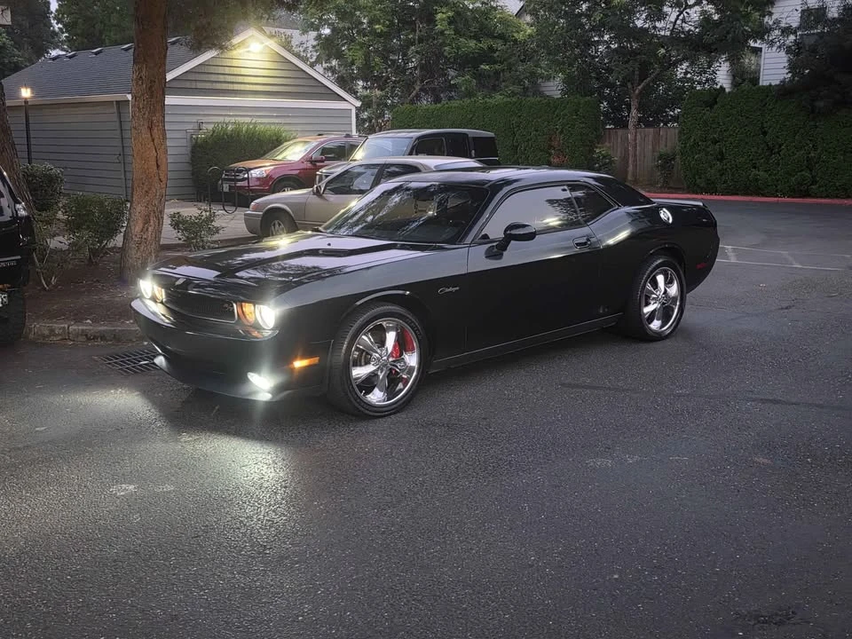 2010 Dodge Challenger 3rd Gen - Image 9 of 16