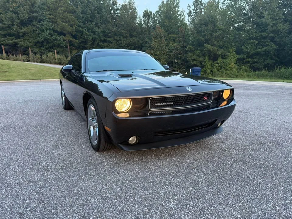 2010 Dodge Challenger 3rd Gen - Image 2 of 10
