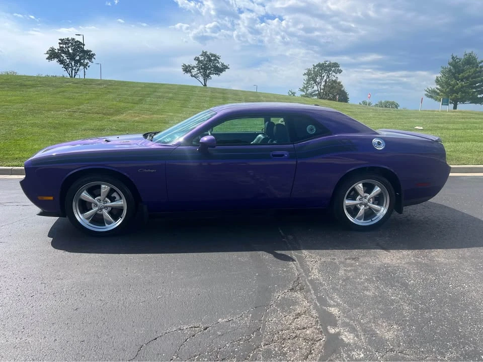 2010 Dodge Challenger 3rd Gen - Image 2 of 10