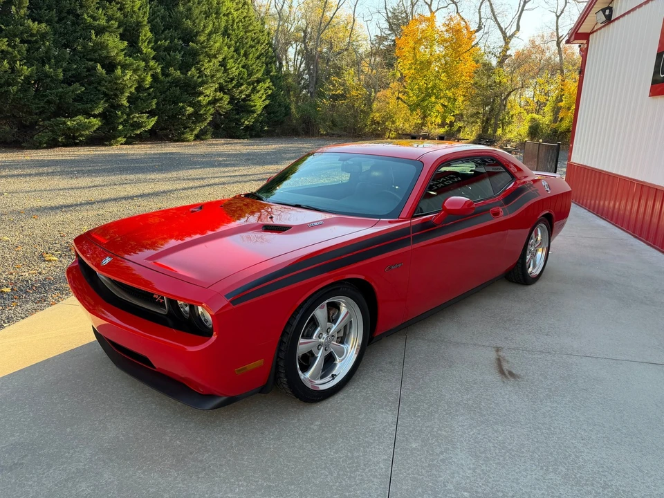 2010 Dodge Challenger 3rd Gen - Image 4 of 21